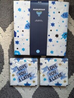 Brand New Love You A Latke Round Table Cloth 2 Packs Of Napkins Blue White Gold